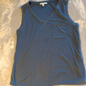 Woman’s sleeveless Shirt